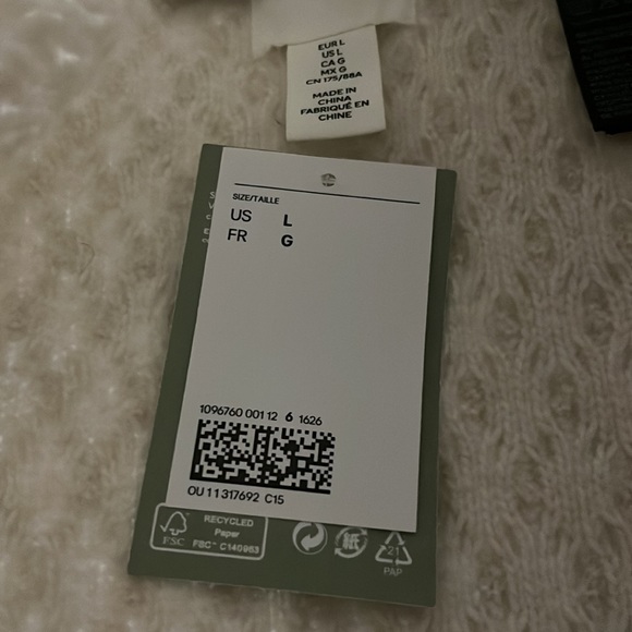 H&M mini cable knit skirt - Picture 3 of 5